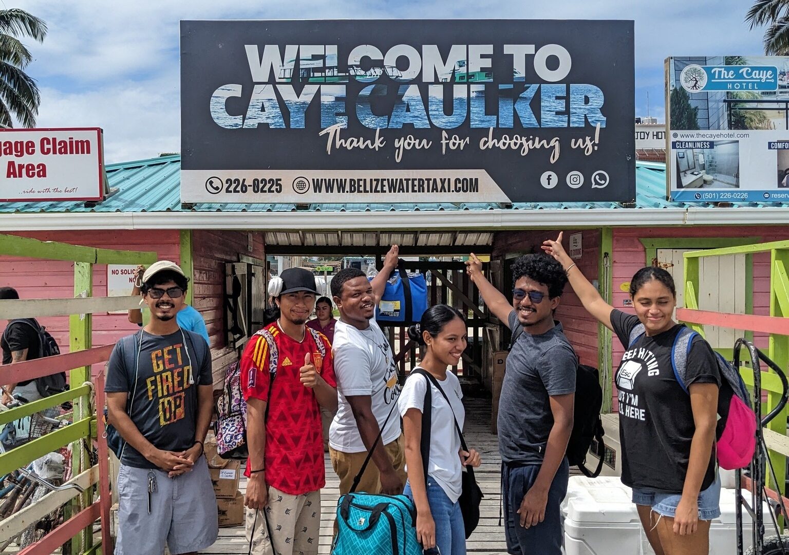 Tek Time Fi Read in Caye Caulker